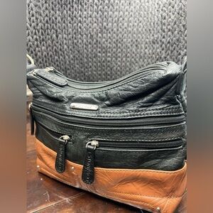 BIN046.2 Stone Mountain Irena Hobo Black and Tan